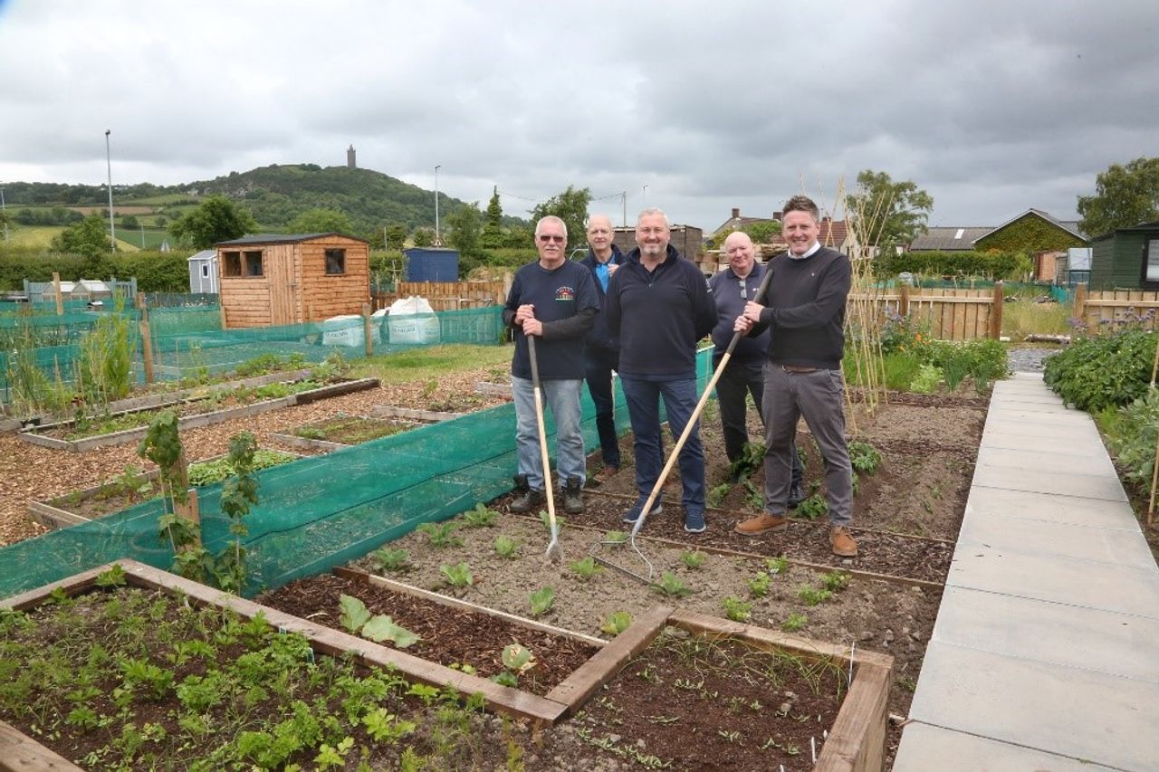 thyssenkrupp Materials UK donates wood to local community groups (c) thyssenkrupp Materials UK