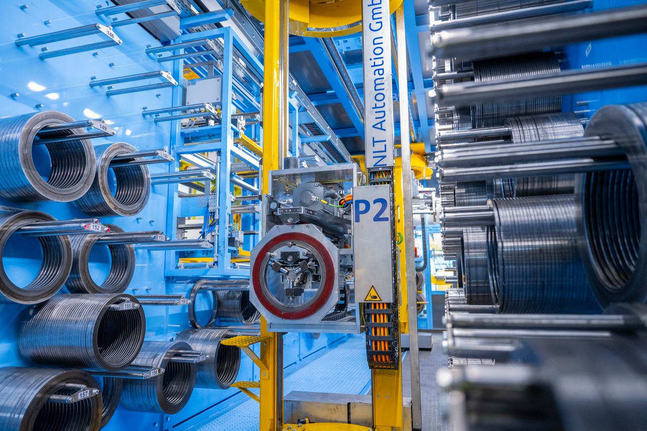 Knife assembly robot at the Krefeld site of thyssenkrupp Materials Processing Europe.