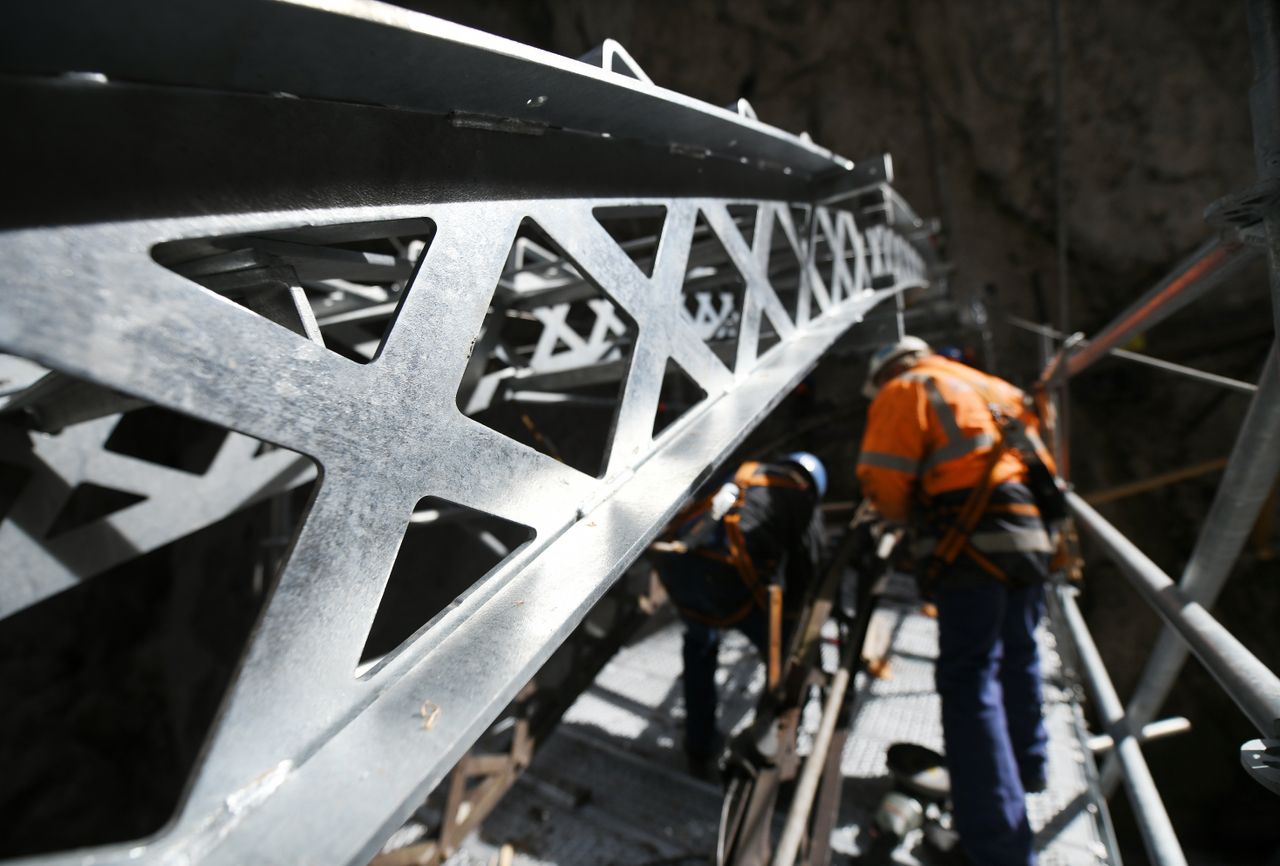 Construction new bridge