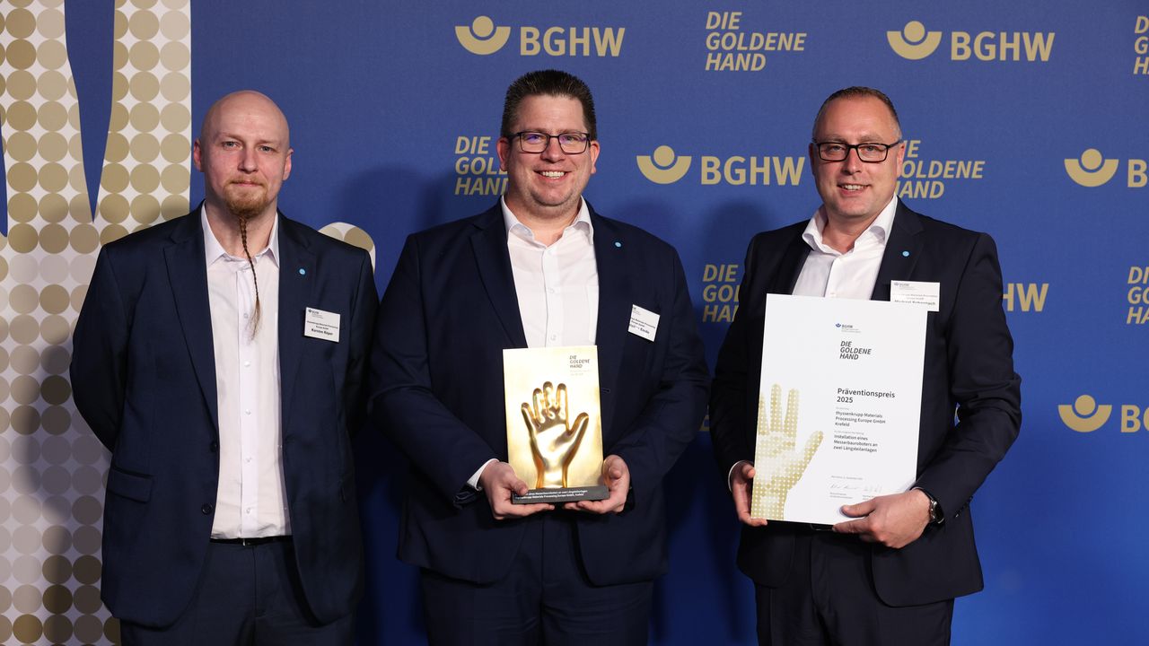 Karsten Röper, Christian Emde, Michael Schappach from thyssenkrupp Materials Processing Europe at the award ceremony on November 11, 2025. 