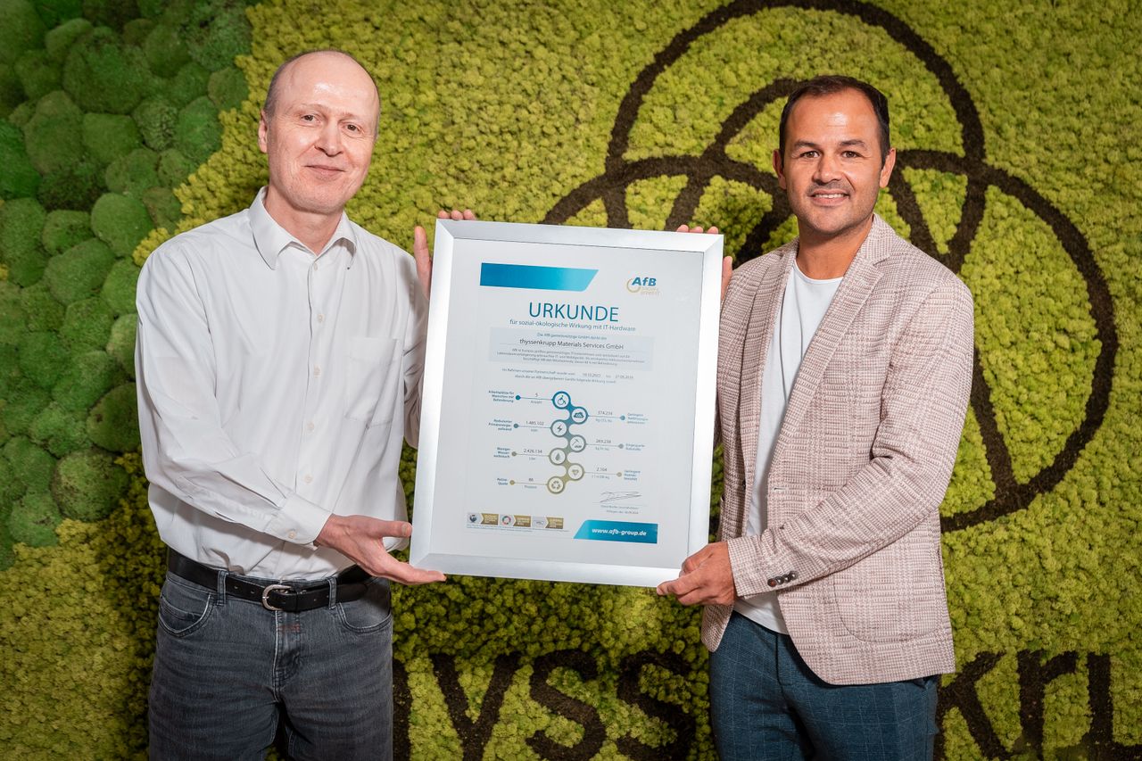 Urkundenvergabe für die Partnerschaft zwischen AfB und thyssenkrupp Materials Services